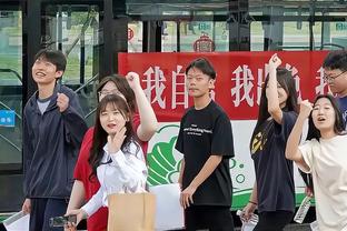 R-奥尼尔称赞比尔：他是一位领导者做出了很多牺牲 我们都支持他